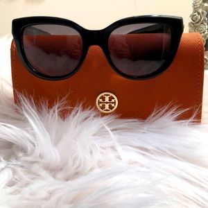 Tory Burch Black Cat eye sunglasses